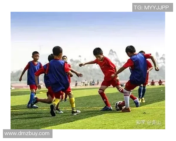 踢足球当守门员的优缺点分析及对青少年发展的影响探讨